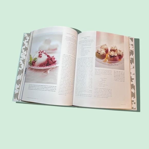 Christmas With Martha Stewart Living - Hardcover By Stewart, Martha - VERY GOOD - Picture 4 of 6